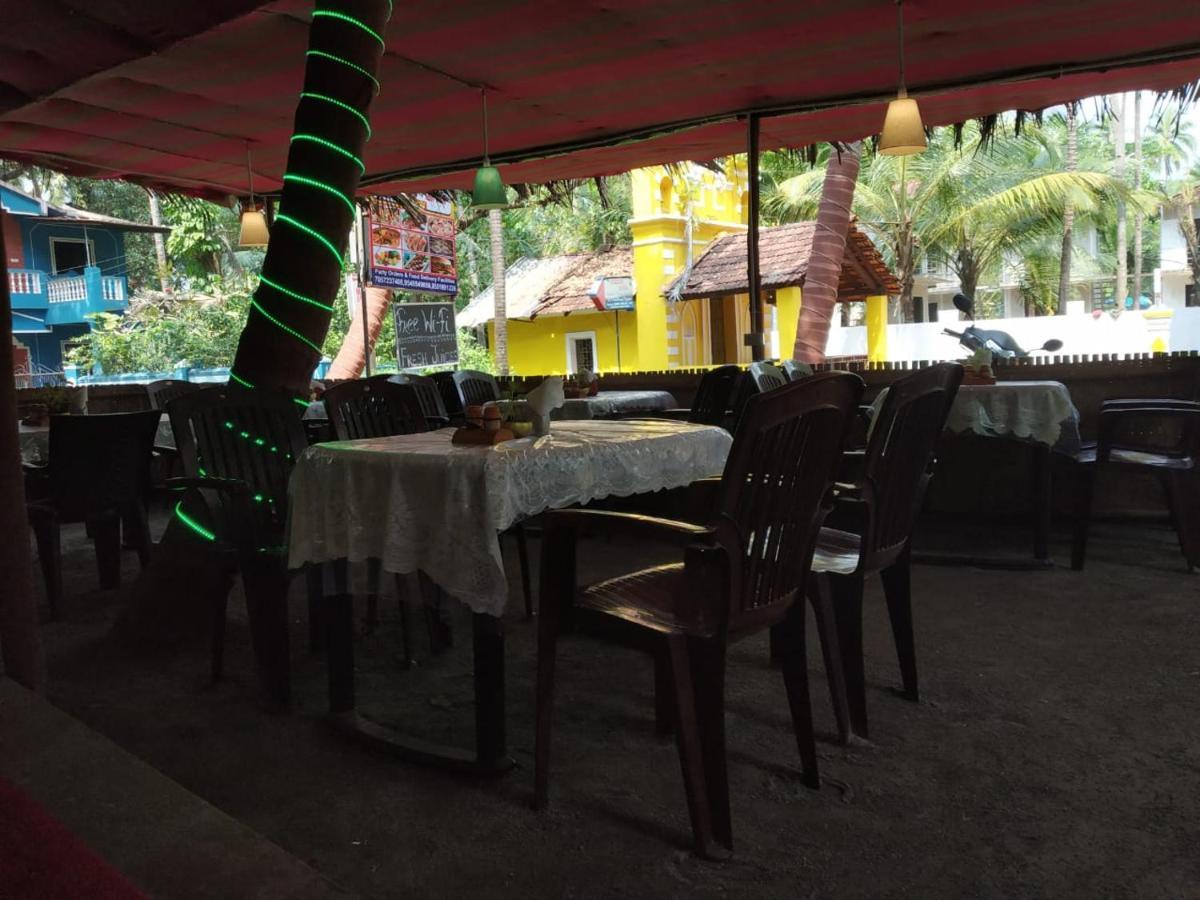 Mama Mids Home Morjim Buitenkant foto