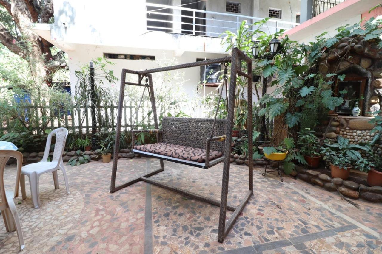 Mama Mids Home Morjim Buitenkant foto