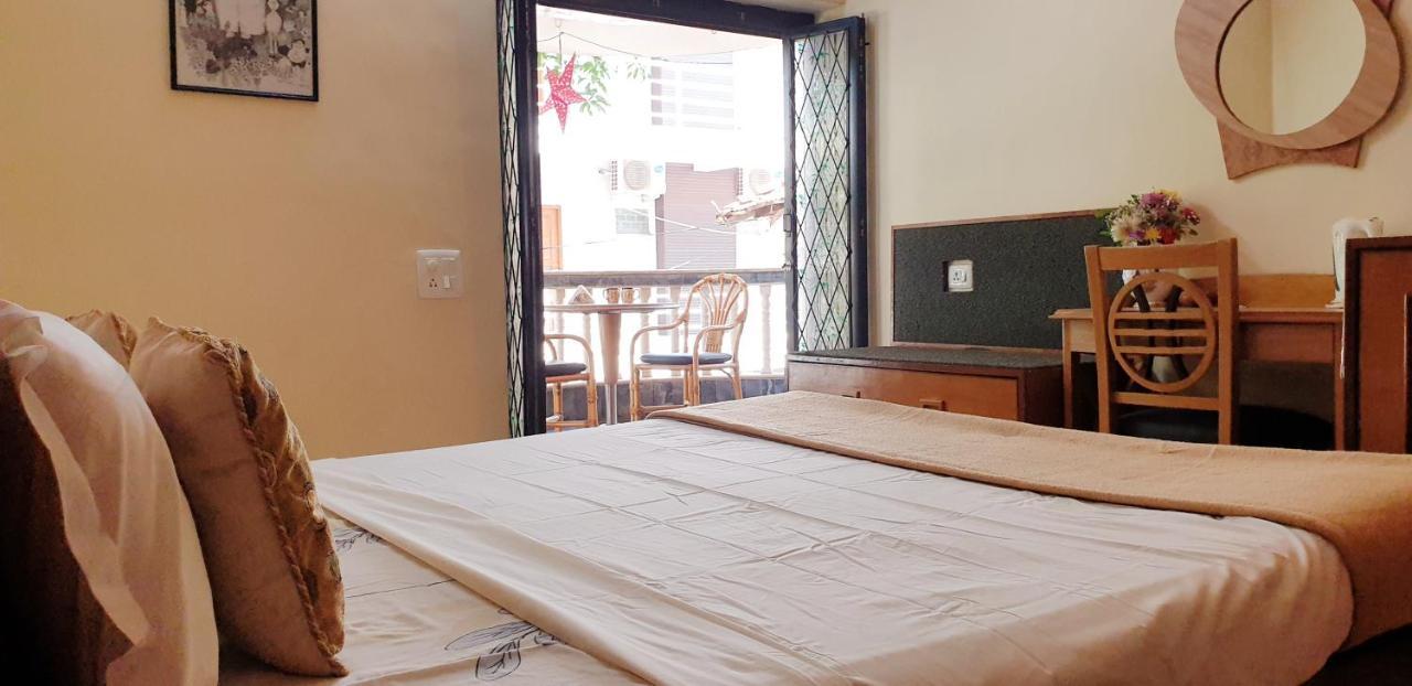 Mama Mids Home Morjim Buitenkant foto