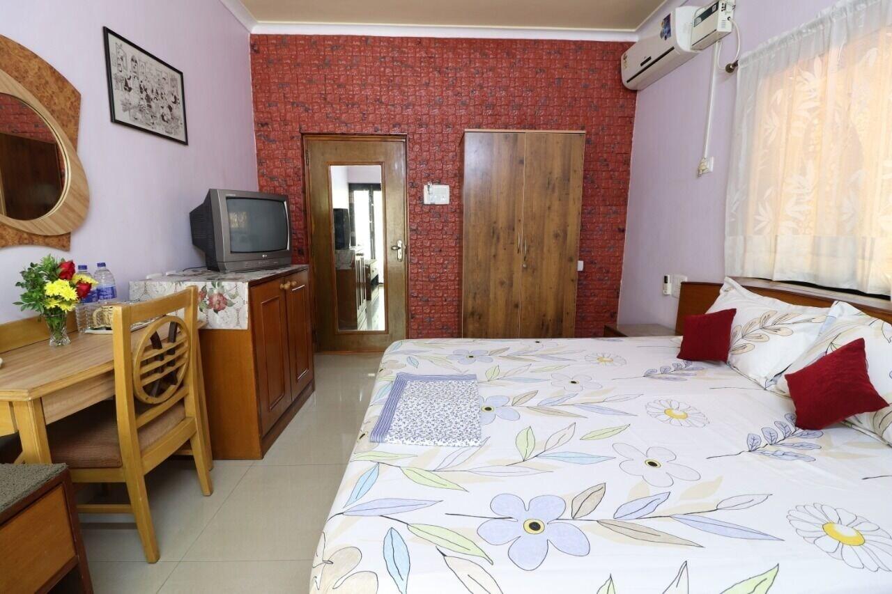 Mama Mids Home Morjim Buitenkant foto