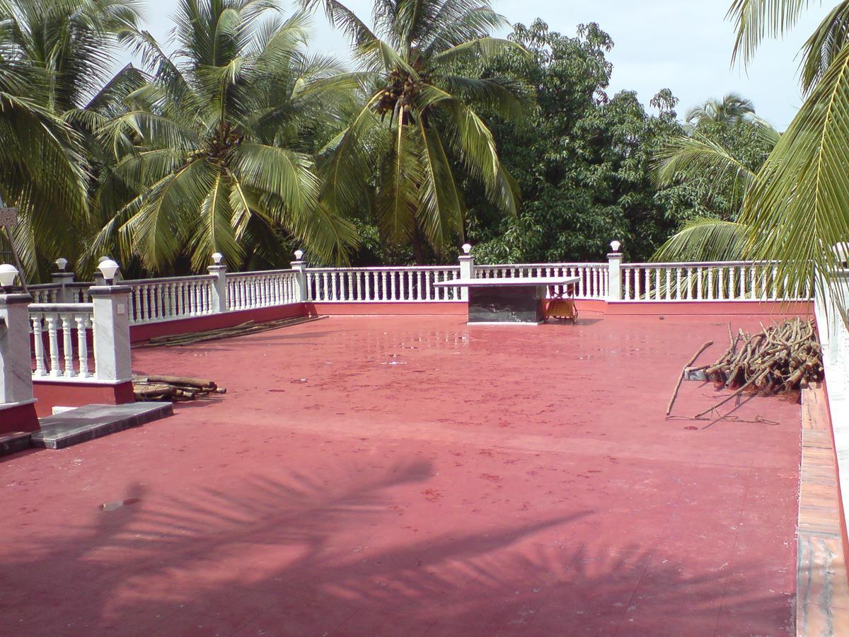 Mama Mids Home Morjim Buitenkant foto