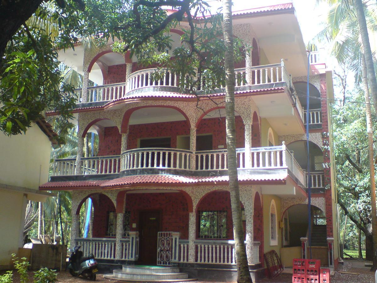 Mama Mids Home Morjim Buitenkant foto