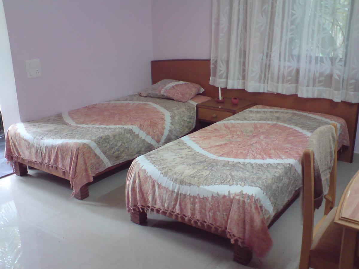 Mama Mids Home Morjim Buitenkant foto