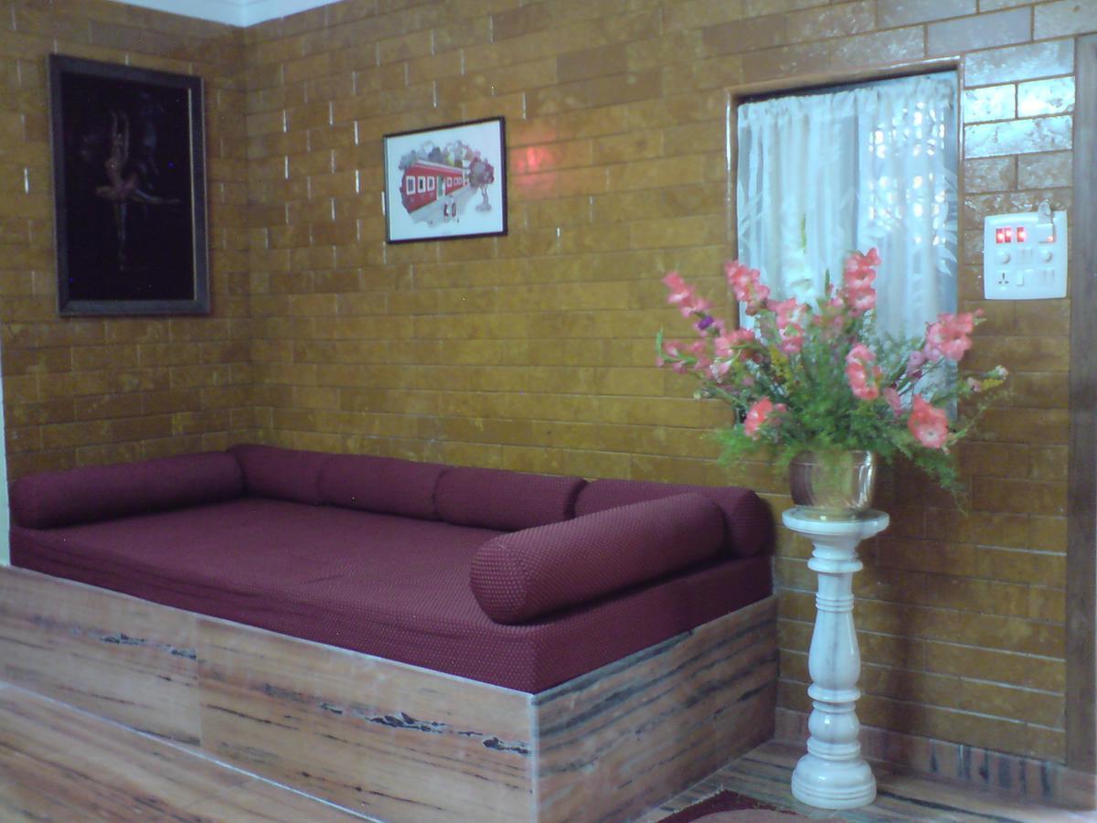 Mama Mids Home Morjim Buitenkant foto