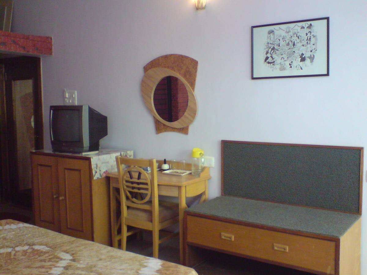 Mama Mids Home Morjim Buitenkant foto