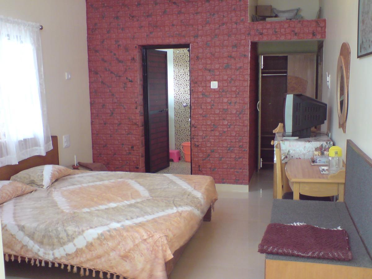 Mama Mids Home Morjim Buitenkant foto