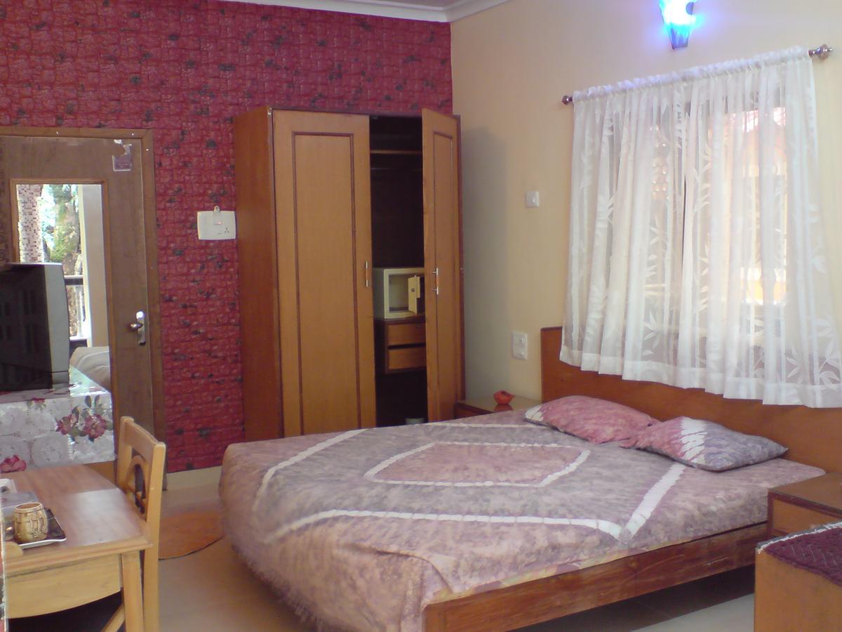Mama Mids Home Morjim Buitenkant foto