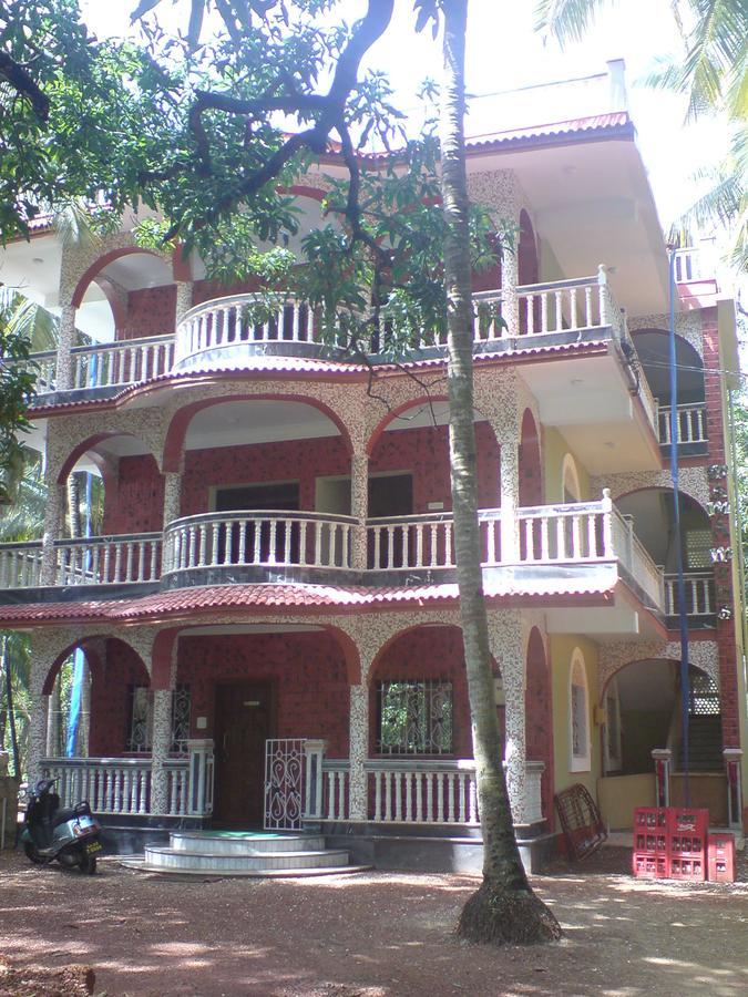 Mama Mids Home Morjim Buitenkant foto