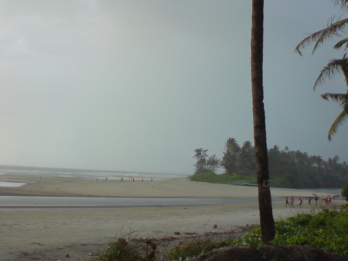 Mama Mids Home Morjim Buitenkant foto