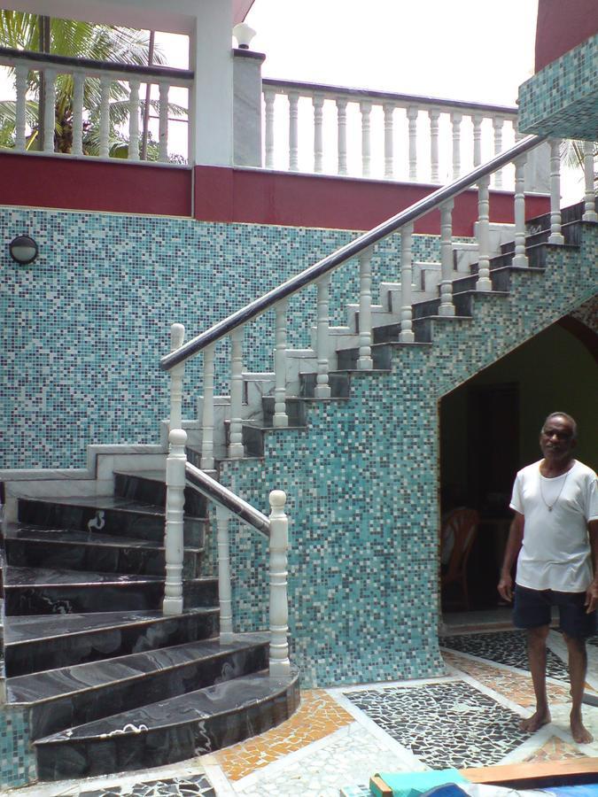 Mama Mids Home Morjim Buitenkant foto