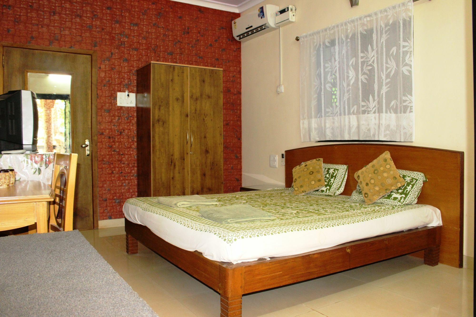 Mama Mids Home Morjim Buitenkant foto